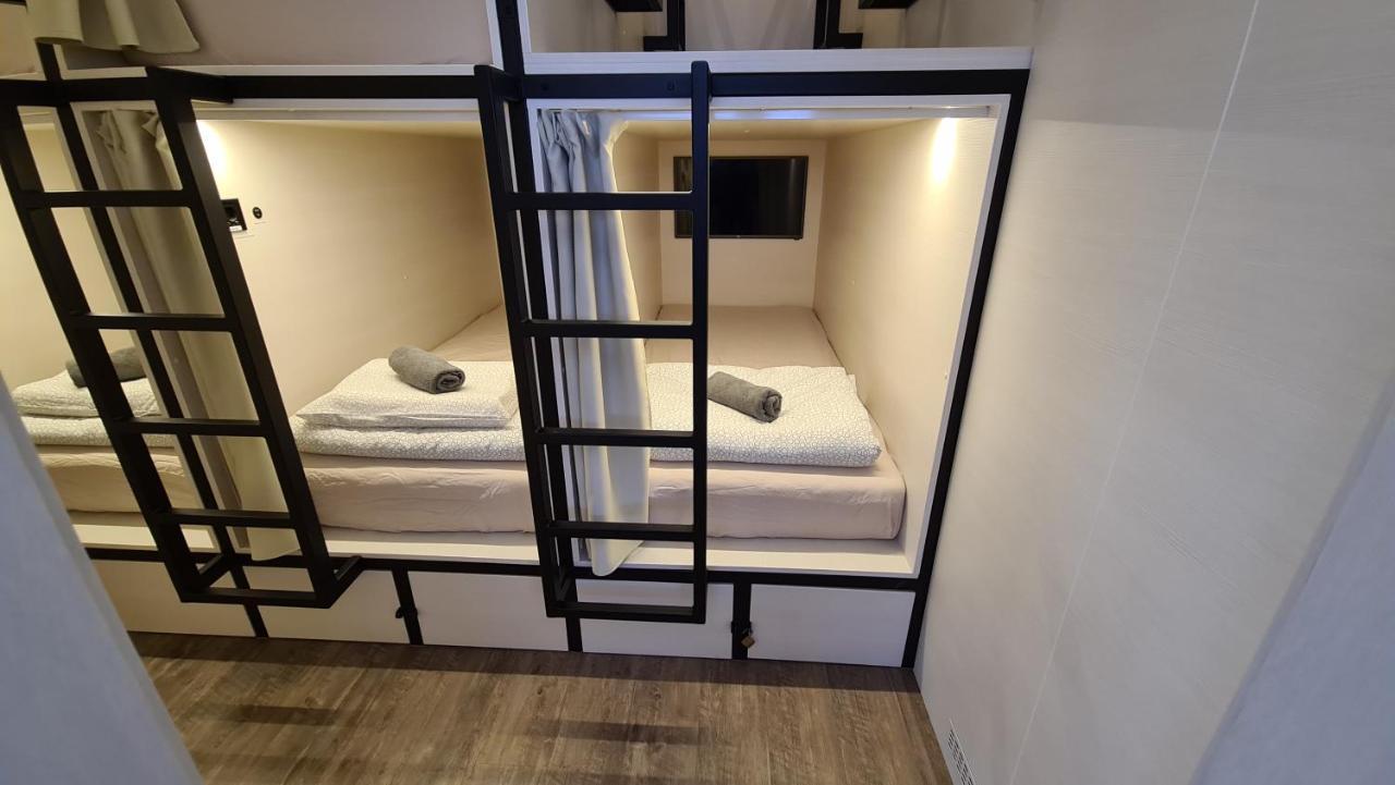Cabin Hostel Ljubljana Exteriör bild