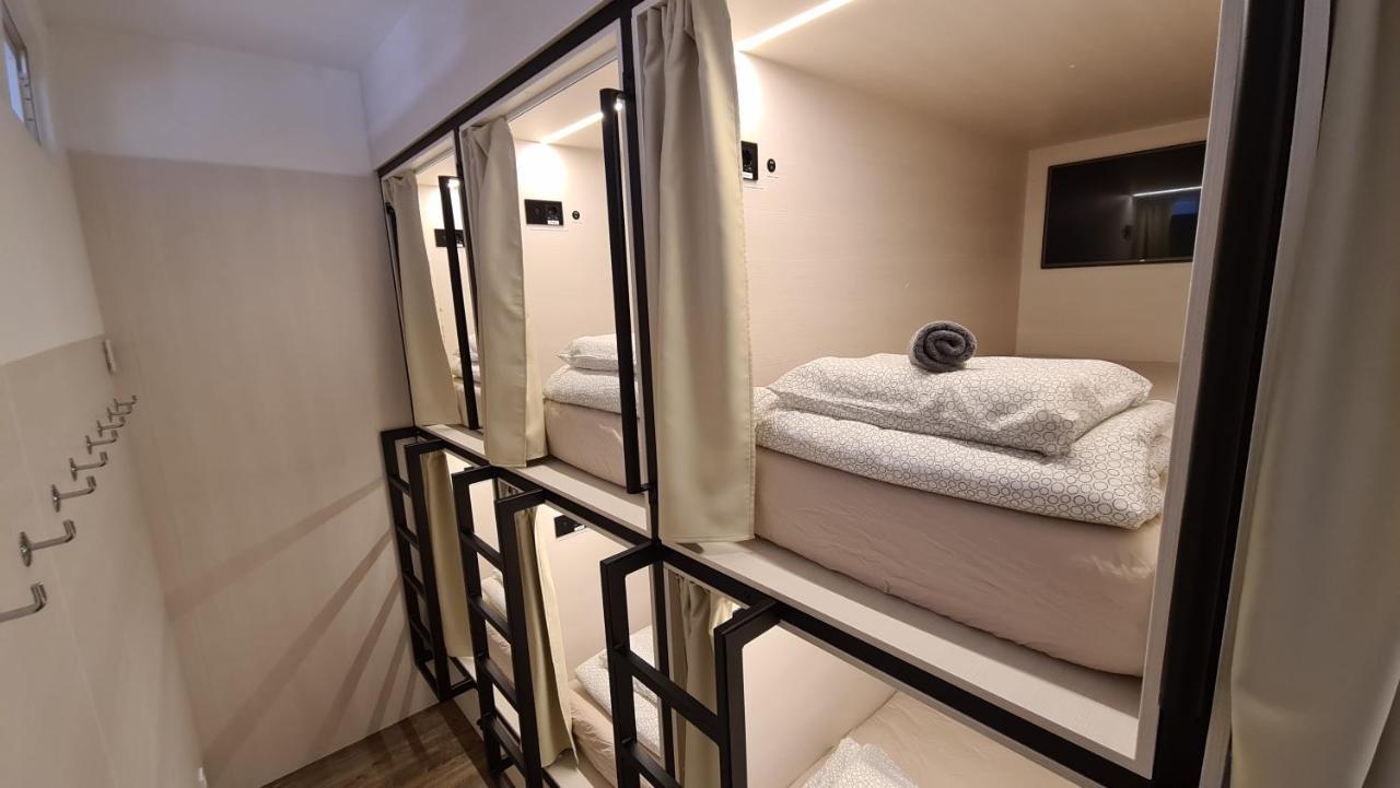 Cabin Hostel Ljubljana Exteriör bild
